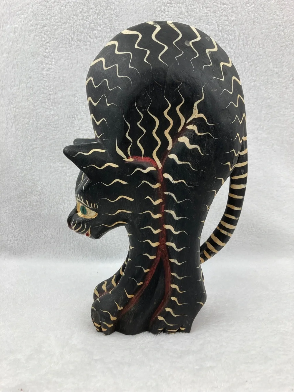 VTG Indonesian Wood Carved Folk Art Scaredy Cat Sculpture 10”